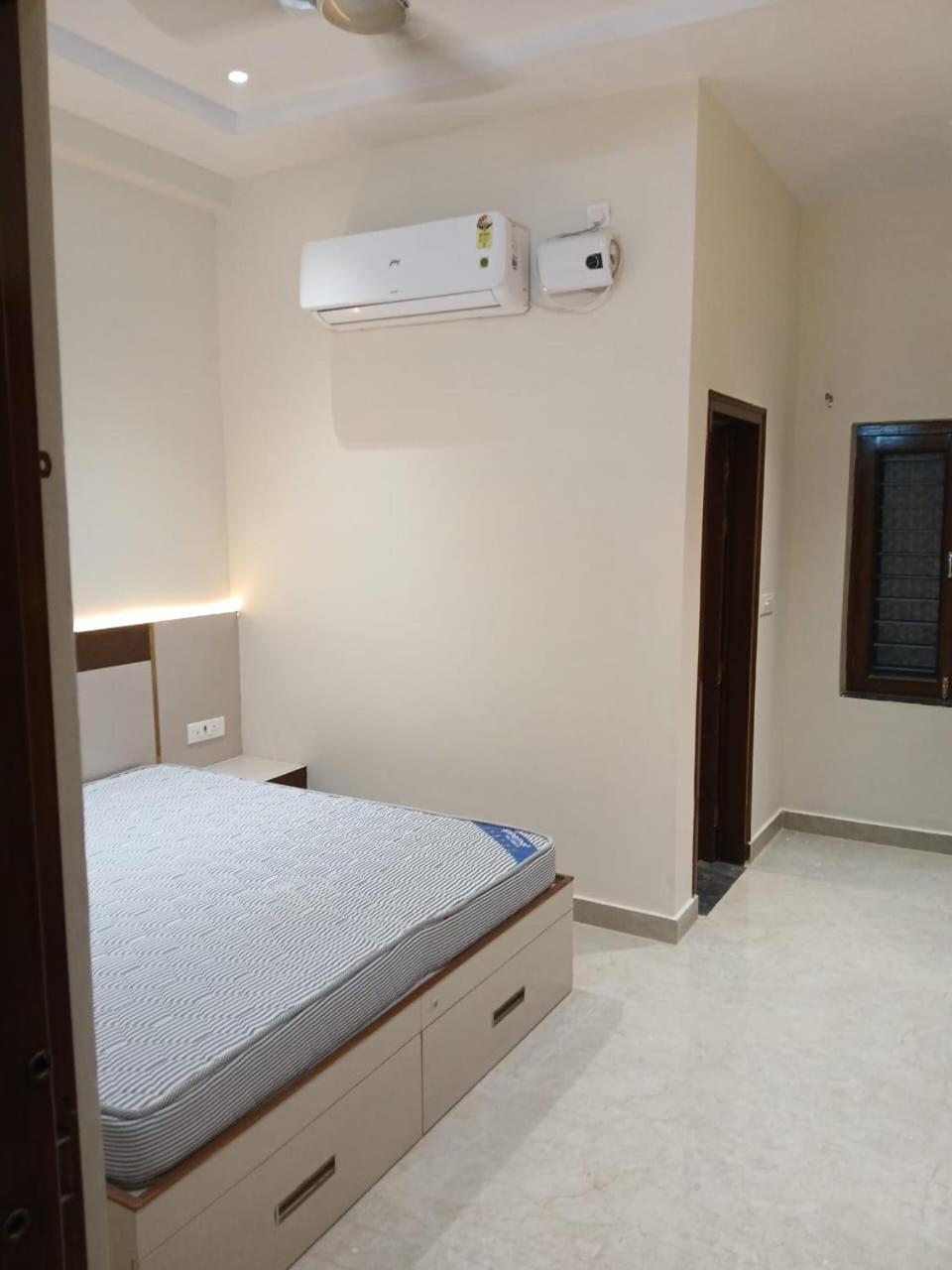 Hotel Jaipur In, Jatipura Parikrama Marg Near Mukharvind Temple Govardhan Ngoại thất bức ảnh