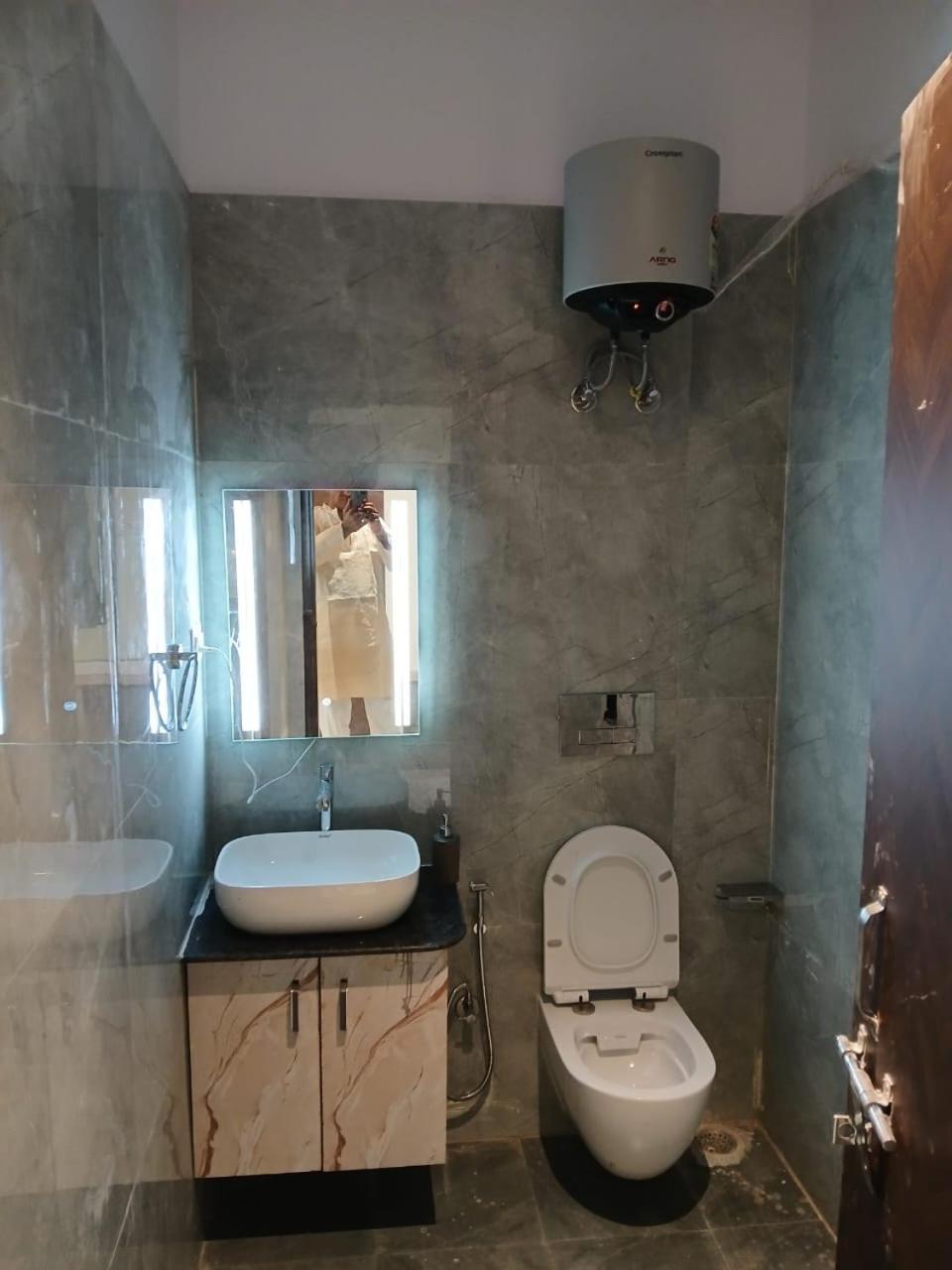 Hotel Jaipur In, Jatipura Parikrama Marg Near Mukharvind Temple Govardhan Ngoại thất bức ảnh