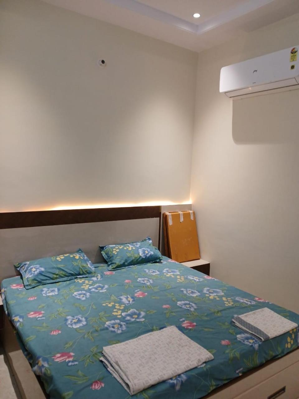 Hotel Jaipur In, Jatipura Parikrama Marg Near Mukharvind Temple Govardhan Ngoại thất bức ảnh