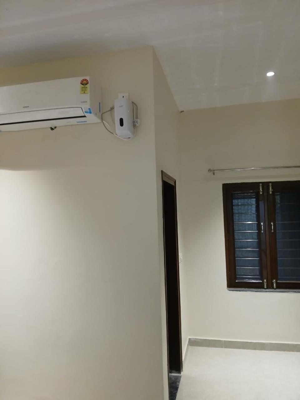 Hotel Jaipur In, Jatipura Parikrama Marg Near Mukharvind Temple Govardhan Ngoại thất bức ảnh