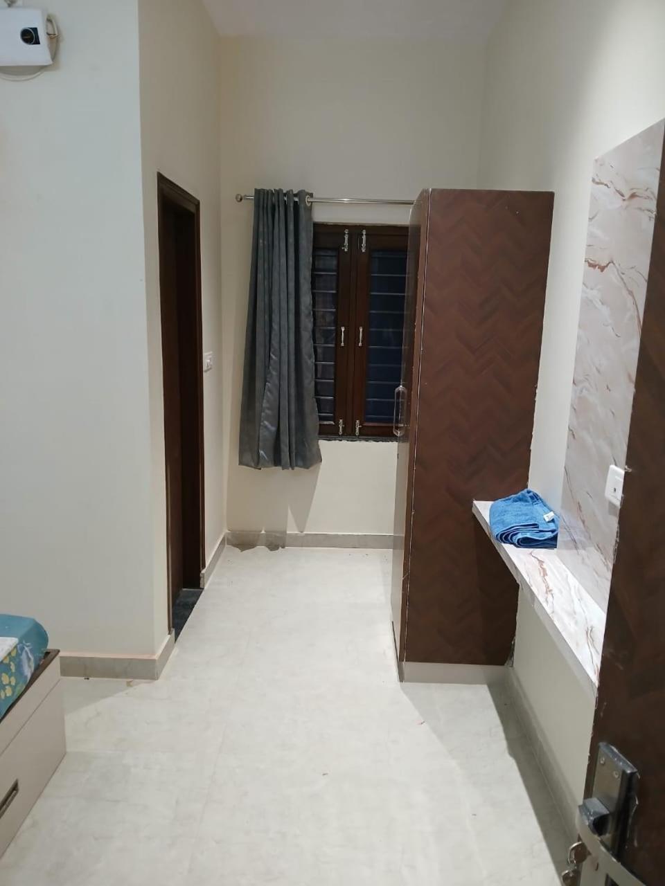 Hotel Jaipur In, Jatipura Parikrama Marg Near Mukharvind Temple Govardhan Ngoại thất bức ảnh