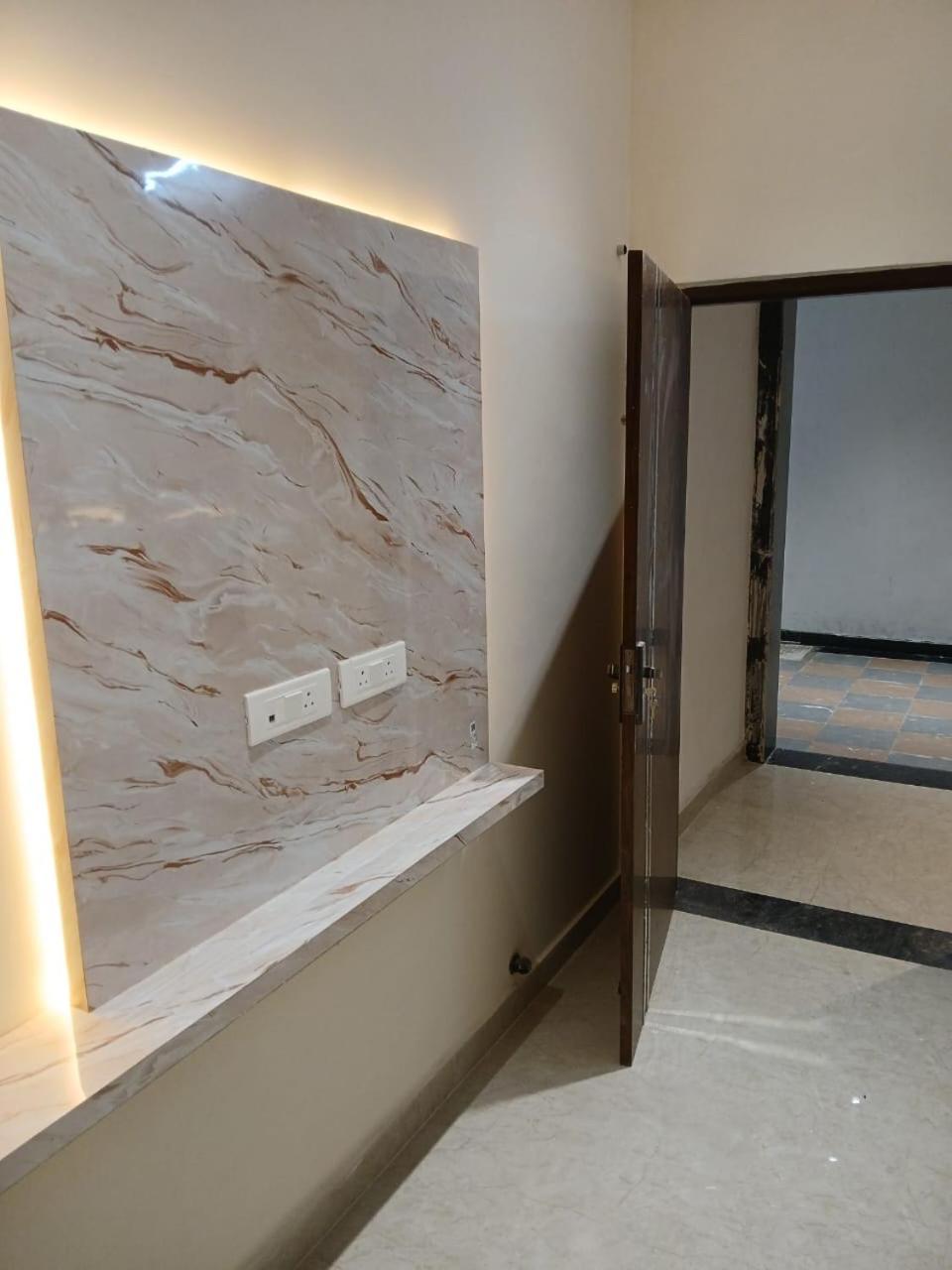 Hotel Jaipur In, Jatipura Parikrama Marg Near Mukharvind Temple Govardhan Ngoại thất bức ảnh